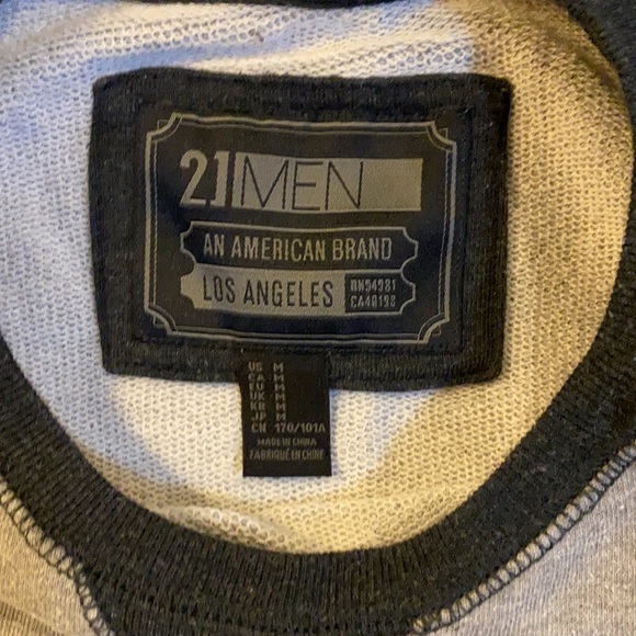 Grey pull over, in new condition, sz med comfy - Picture 2 of 3